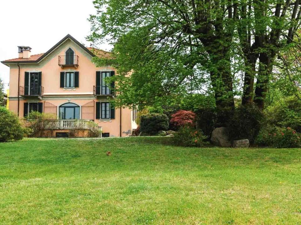 Villa en Leggiuno, Varese - foto 1