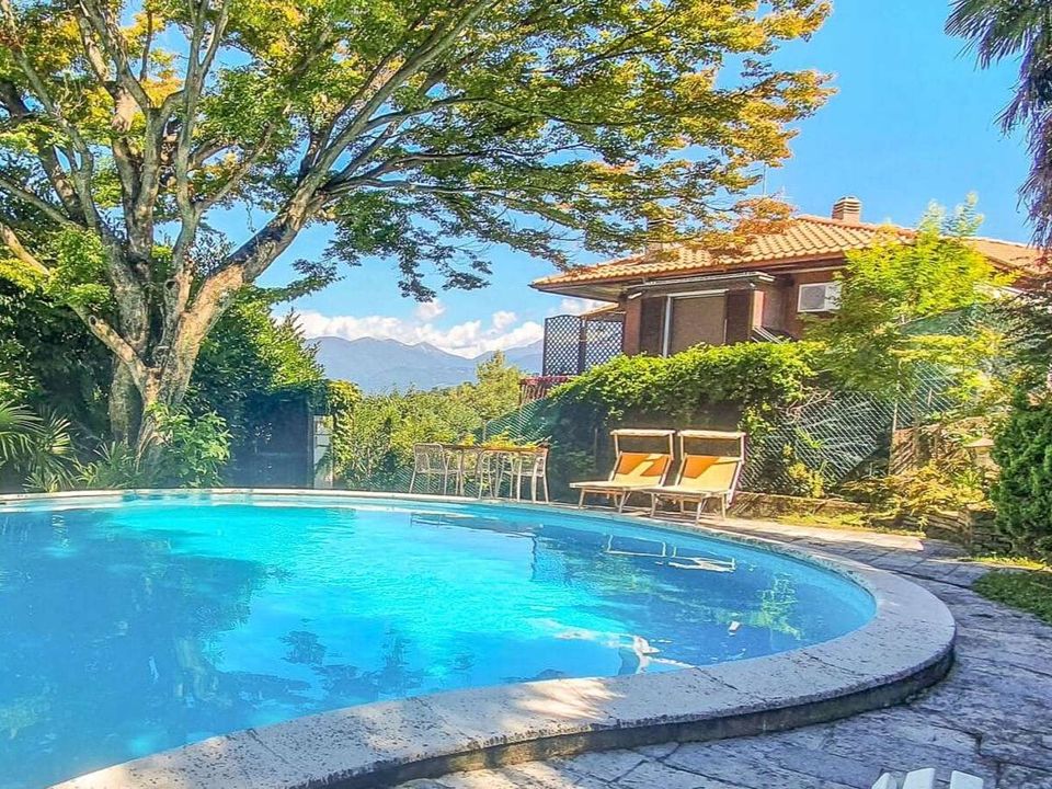Villa i Porto Valtravaglia, Varese - foto 1