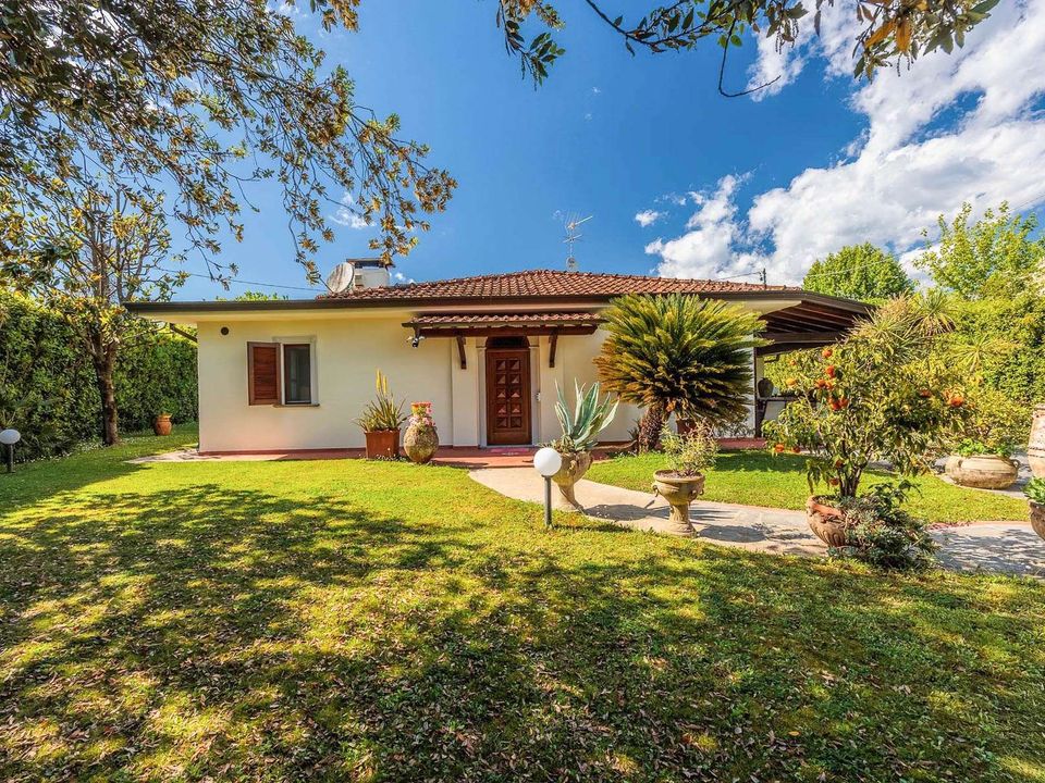 Villa i Pietrasanta, Lucca - bilde 1