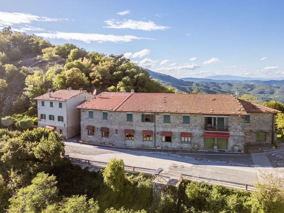 Erhvervsejendom i Cortona, Arezzo - foto 1