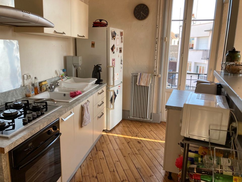Apartment in Vichy, Allier - photo 2