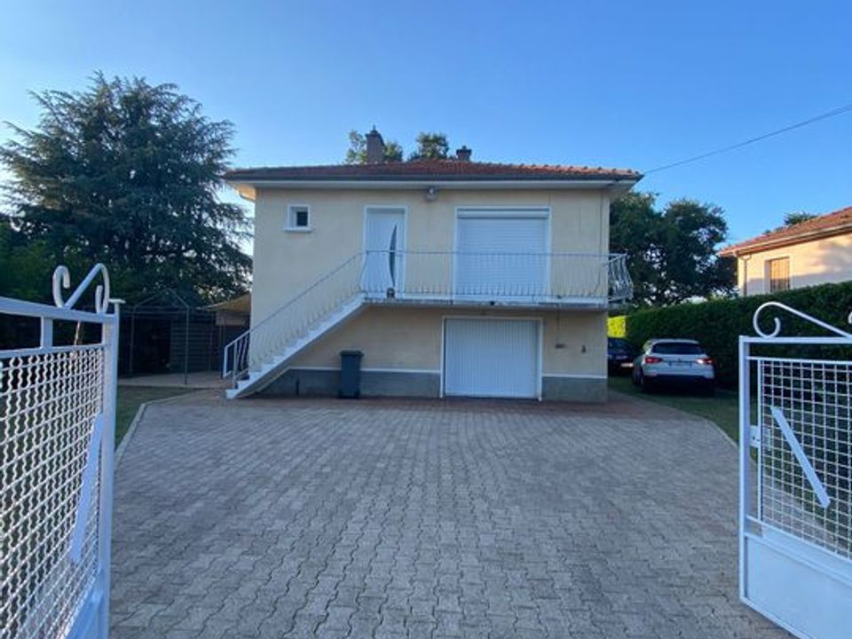 Villa in Trévoux, Ain - photo 1