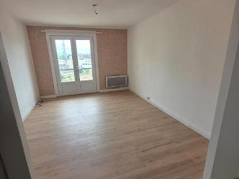 Apartment in Roanne, Loire - photo 1