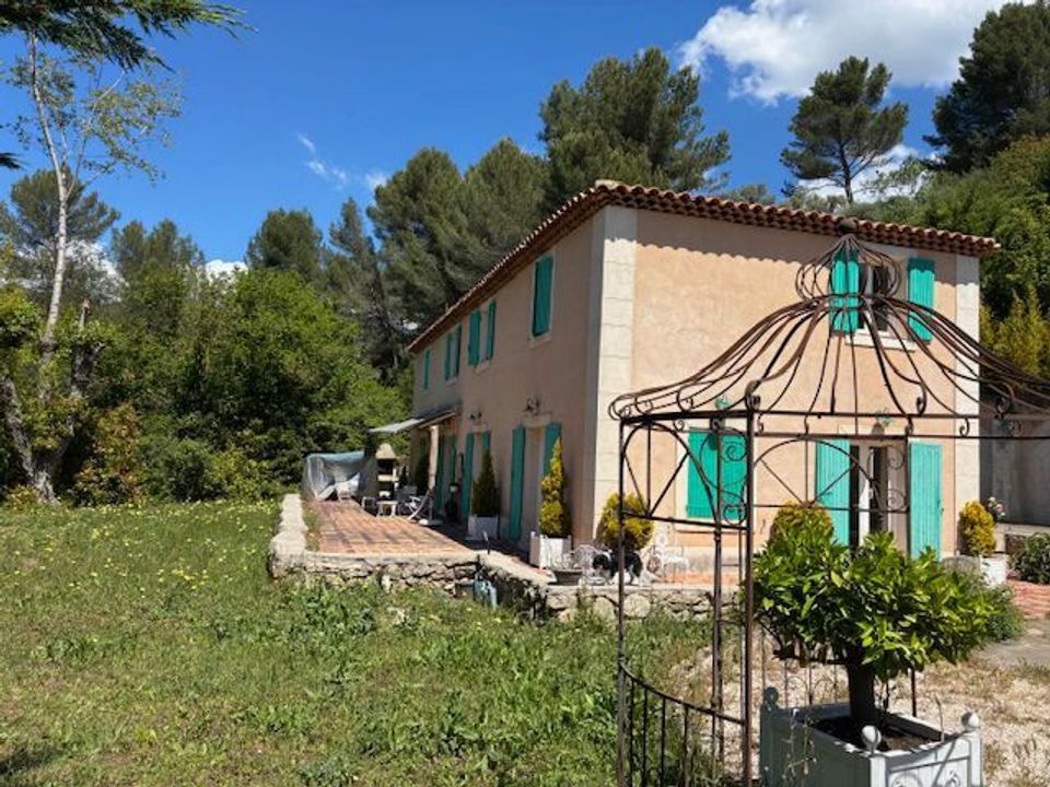 Villa in Marseille, Bouches-du-Rhone - photo 1