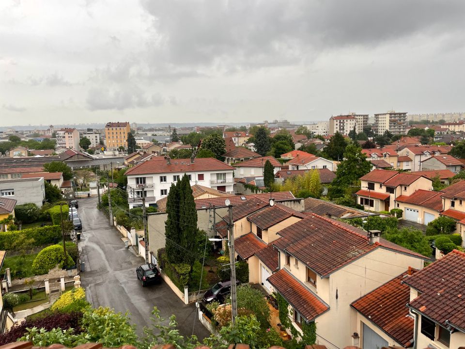 Lejlighed i Bron, Rhone - foto 1