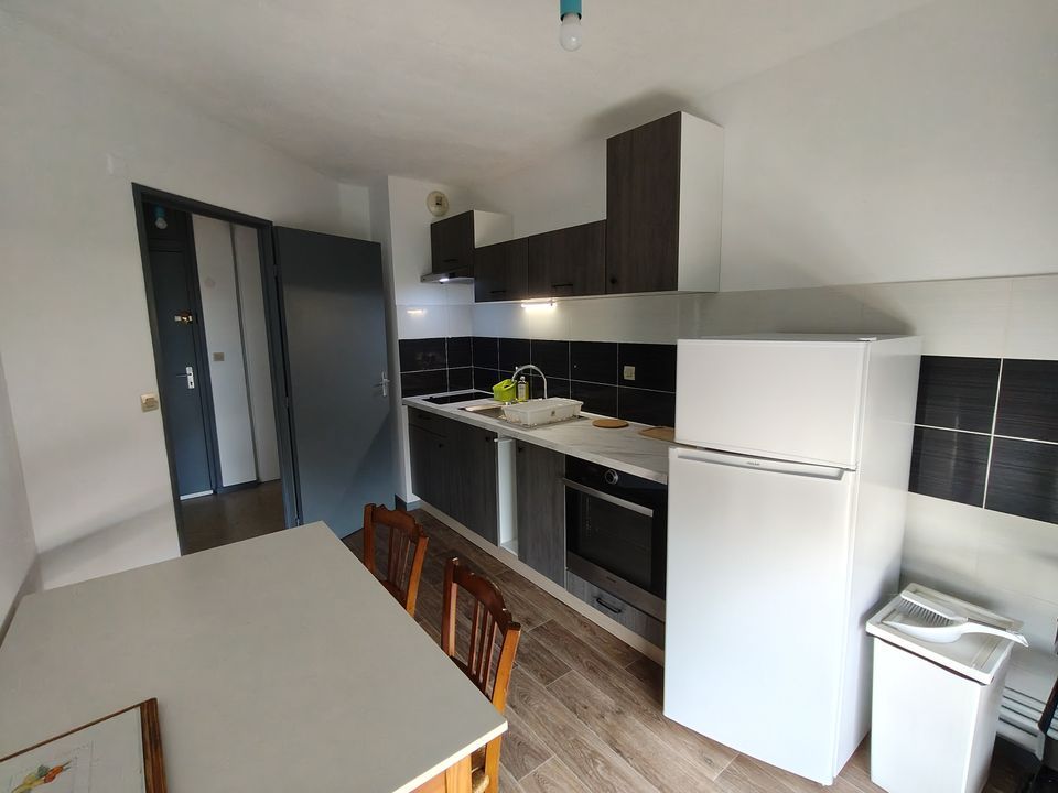 Apartment in Roanne, Loire - photo 3