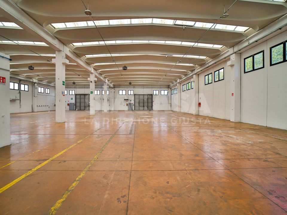L'establiment comercial a Mezzago, Monza and Brianza - foto 2