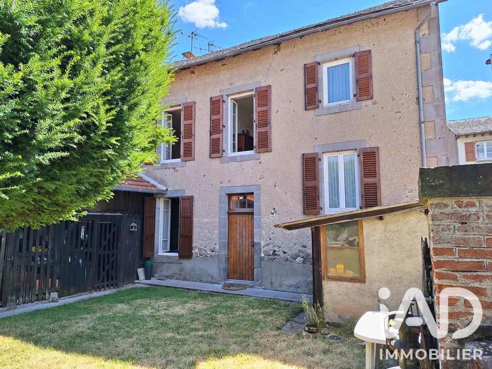 Casa de pueblo en Arpajon-sur-Cère, Cantal - foto 1