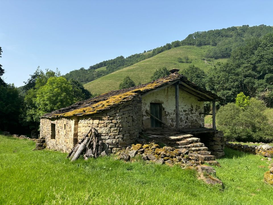 Ruin i Vega De Pas, Cantabria - bilde 2