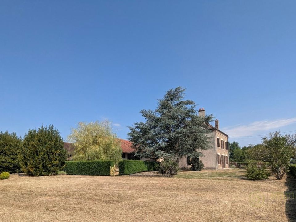 Villa i La Chapelle-Saint-Sauveur, Saone-et-Loire - bilde 1