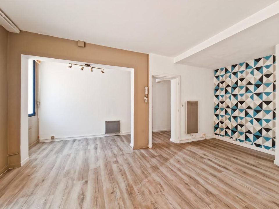 Commercial property in Loudun, Vienne - photo 3