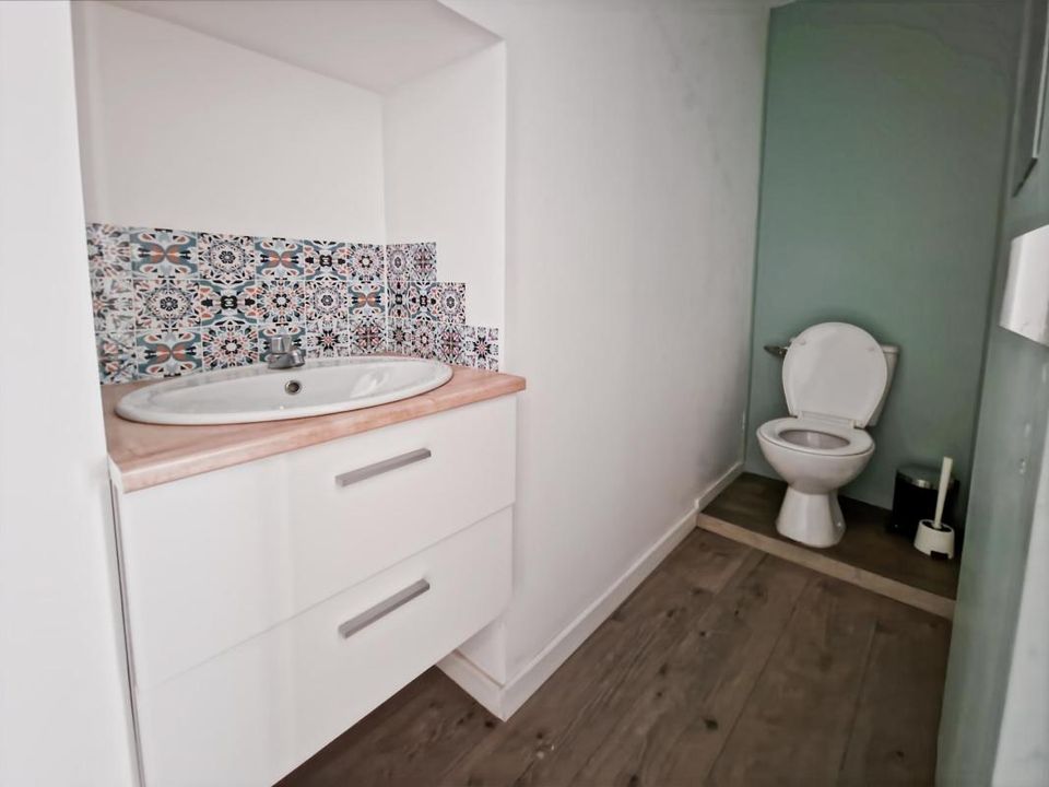 Commercial property in Loudun, Vienne - photo 4