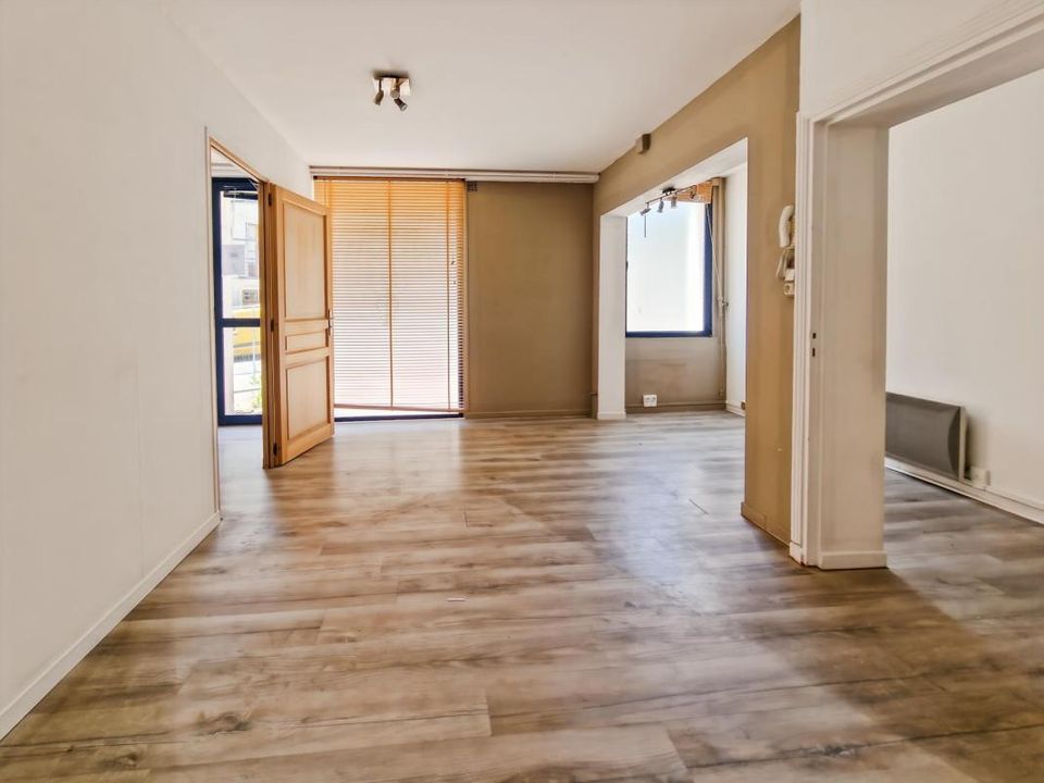 Commercial property in Loudun, Vienne - photo 5