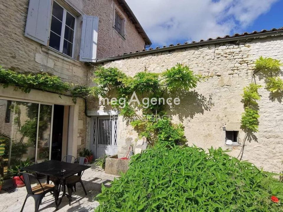 Villa i Saint-Jean-d'Angely, Charente-Maritime - foto 1