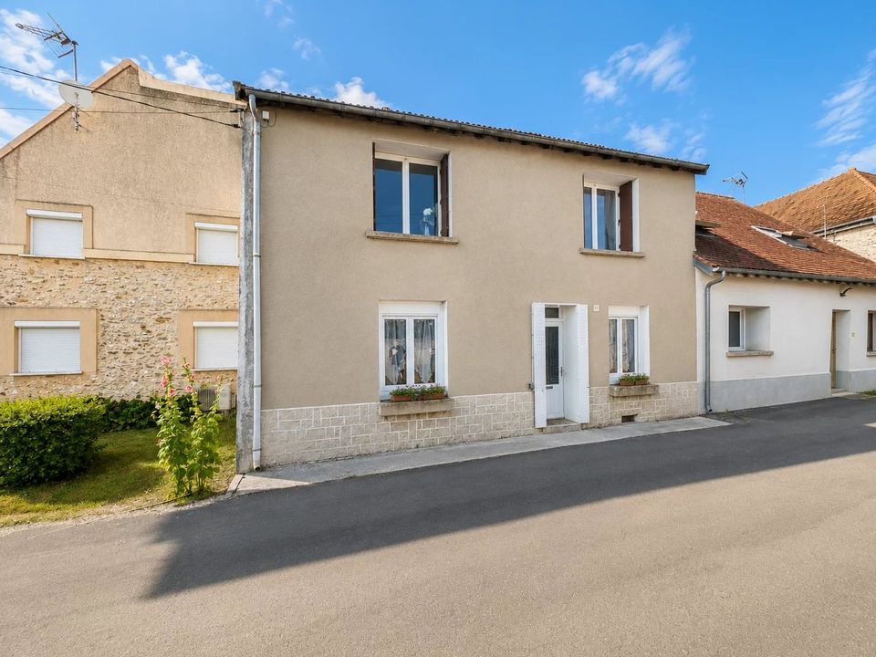 Villa in La Ferté-Gaucher, Seine-et-Marne - foto 1