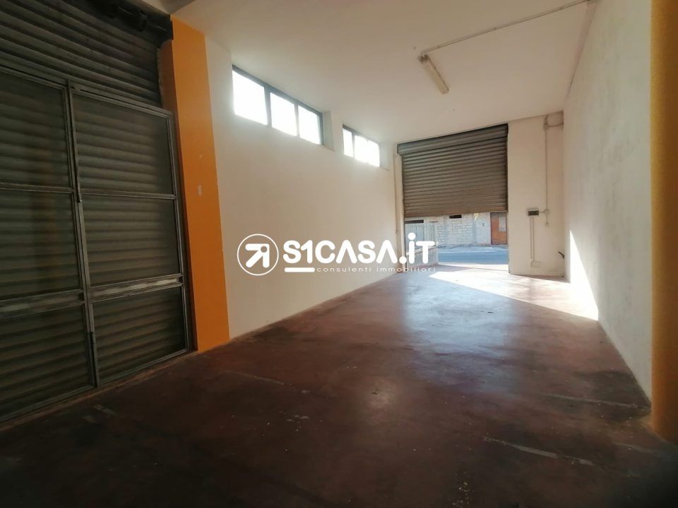L'establiment comercial a Galatone, Lecce - foto 2