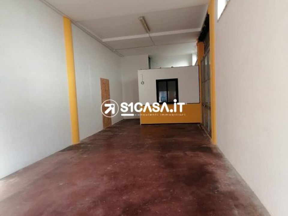 L'establiment comercial a Galatone, Lecce - foto 3