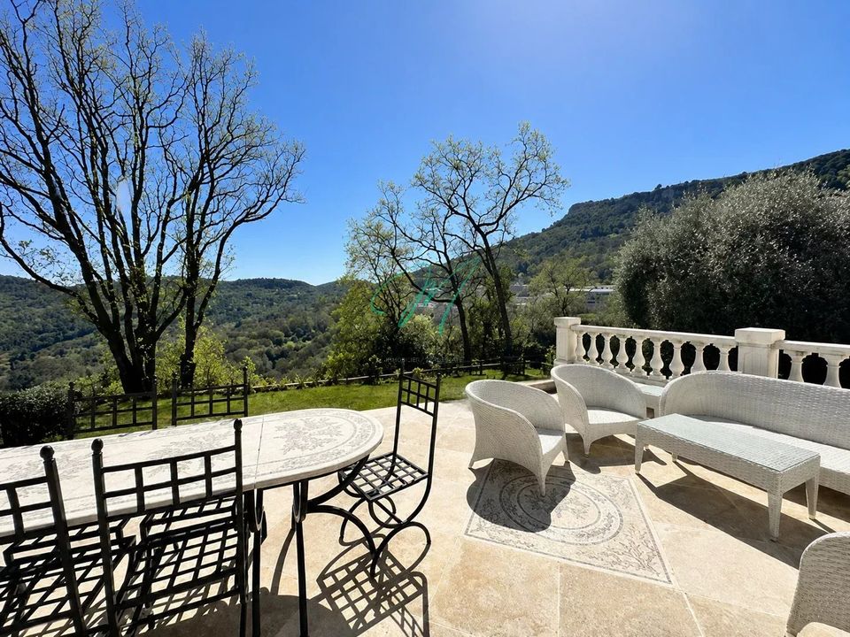 Villa in Le Bar-sur-Loup, Alpes-Maritimes - foto 1