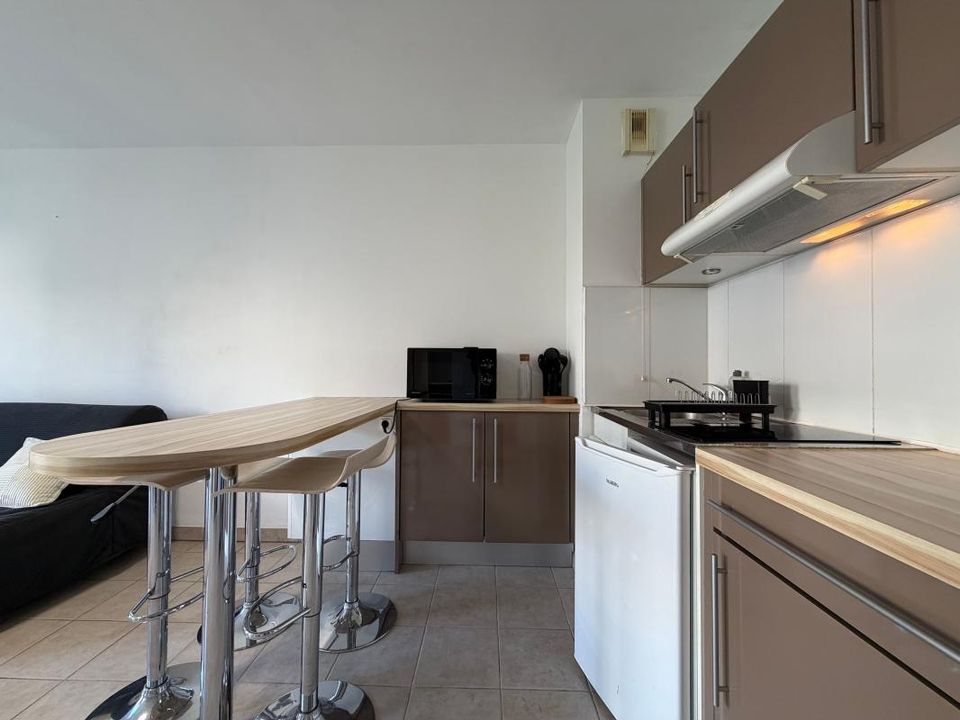 Studio in Marseille, Bouches-du-Rhone - photo 2