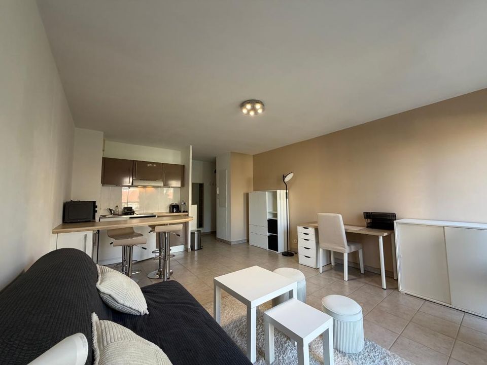 Studio in Marseille, Bouches-du-Rhone - photo 3