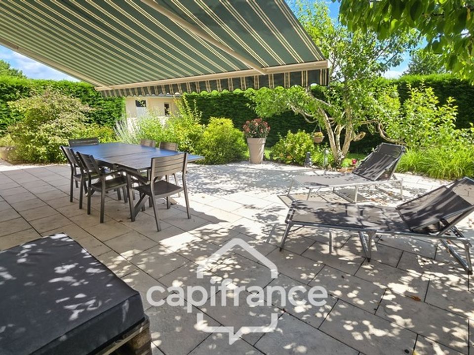 Villa in Chalon-sur-Saône, Saone-et-Loire - foto 1