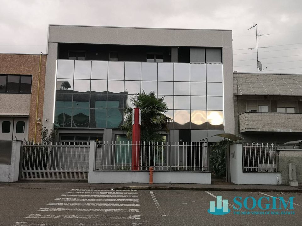 L'establiment comercial a Bovisio Masciago, Monza and Brianza - foto 1