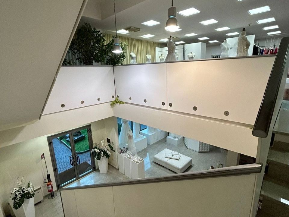 L'establiment comercial a Bovisio Masciago, Monza and Brianza - foto 4