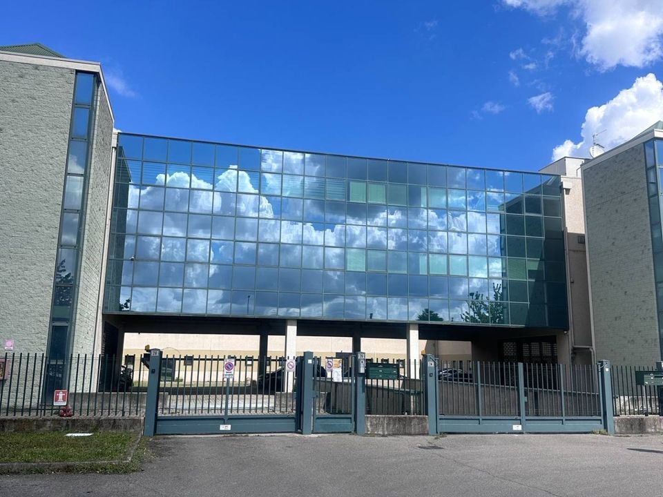 L'establiment comercial a Bovisio Masciago, Monza and Brianza - foto 3