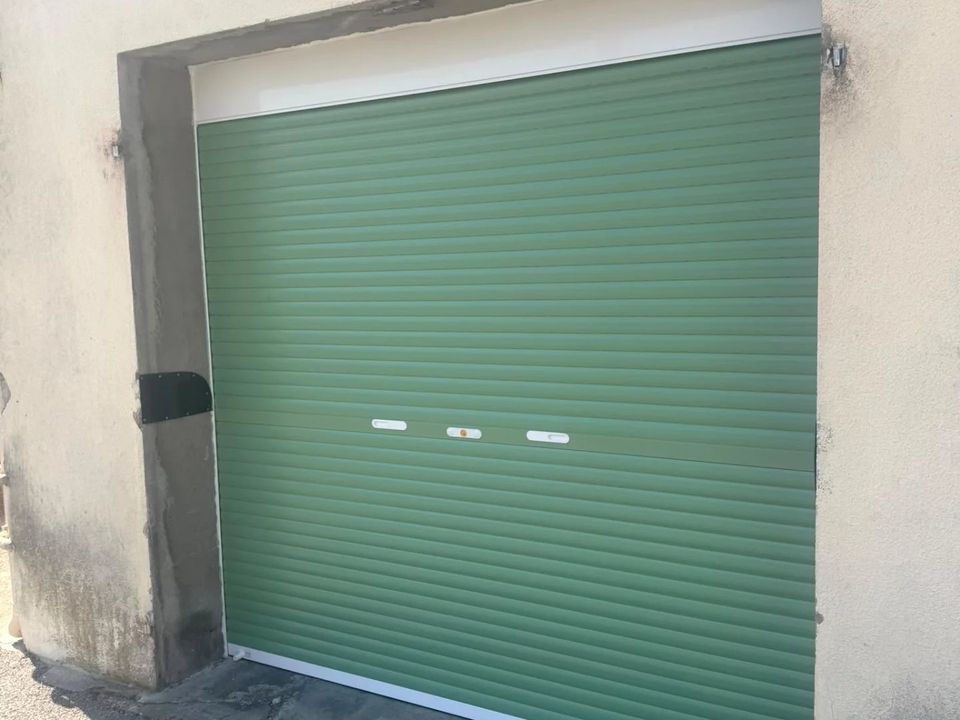 Garage in Bouc-Bel-Air, Bouches-du-Rhone - photo 1