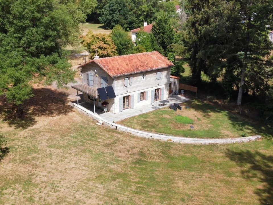 Hus i byn i Ambernac, Charente - foto 1