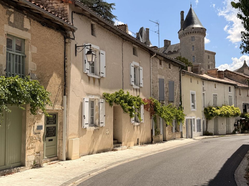 Hus i byn i Verteuil-sur-Charente, Charente - foto 1