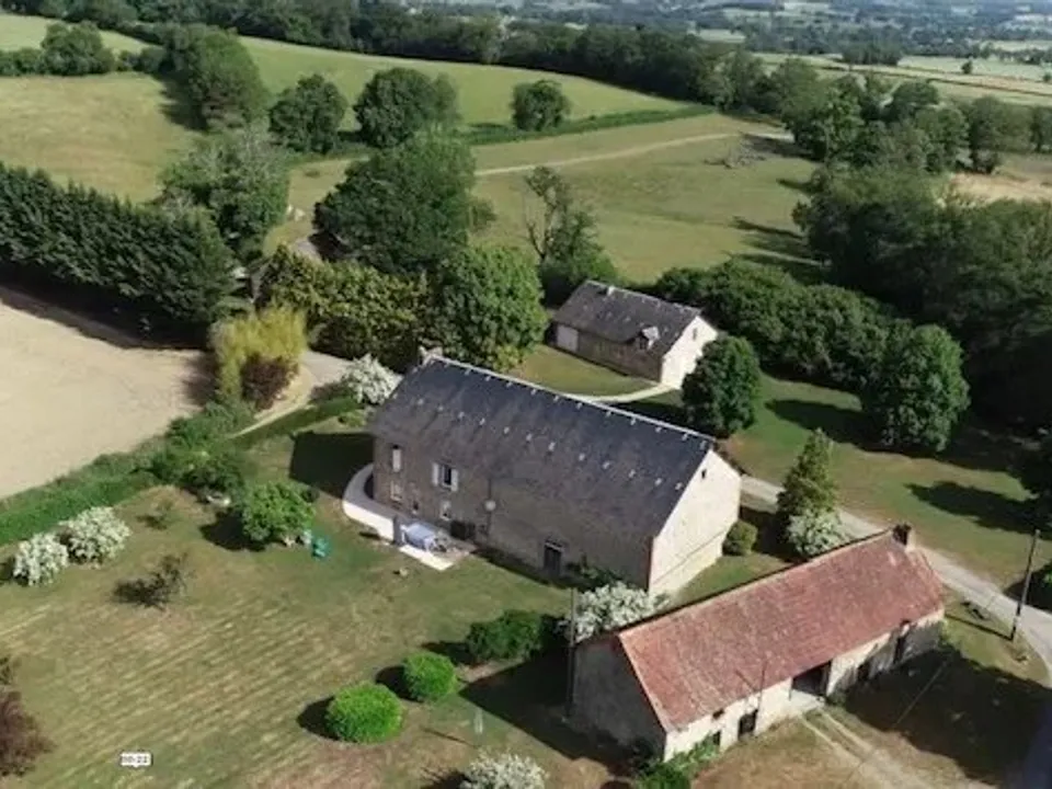 Villa i Le Grand-Bourg, Creuse - bilde 1