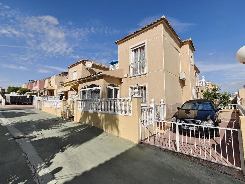 Villa en Torrevieja, Alicante - foto 1