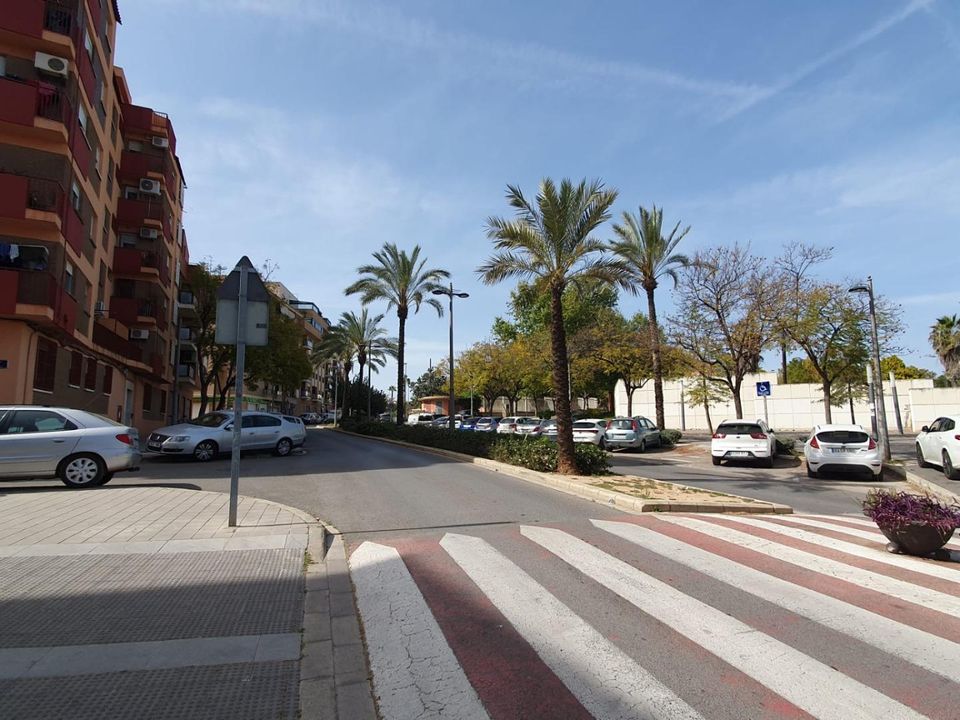 Commercial property in Paterna, Valencia - photo 3