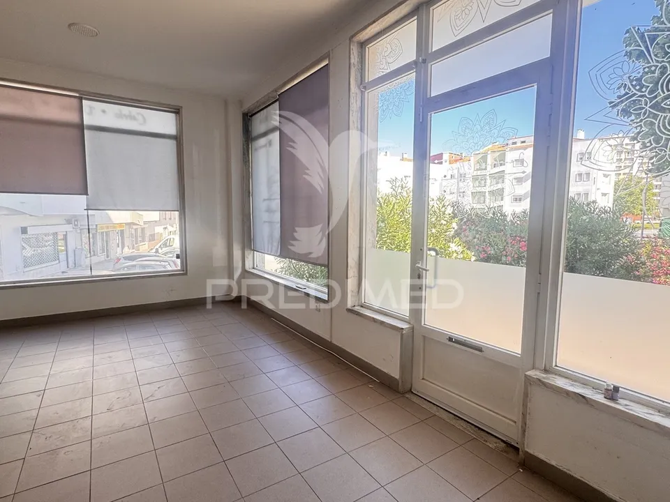 L'establiment comercial a Seixal, Setubal - foto 1
