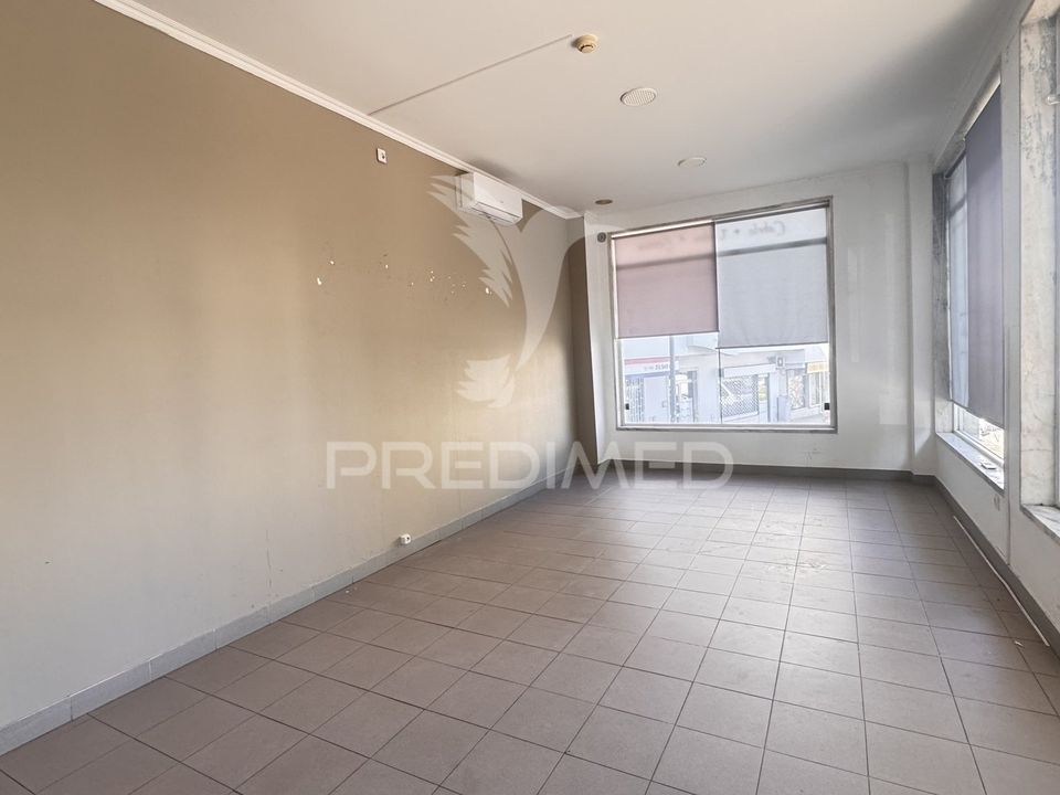 L'establiment comercial a Seixal, Setubal - foto 3