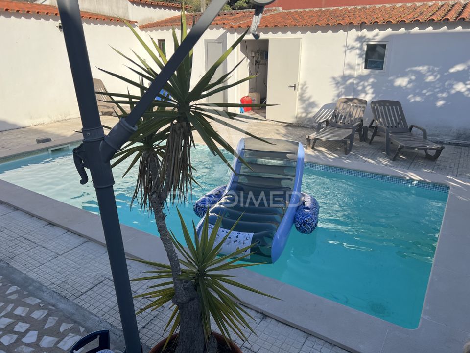 Town house in Almada, Setubal - photo 1