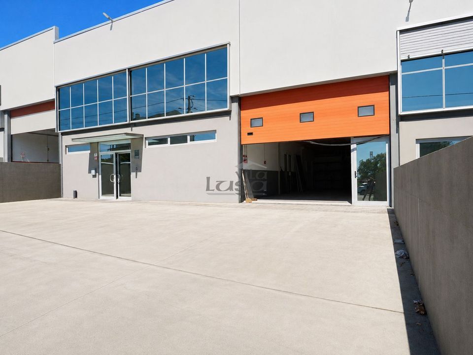 L'establiment comercial a Santa Maria da Feira, Aveiro - foto 1