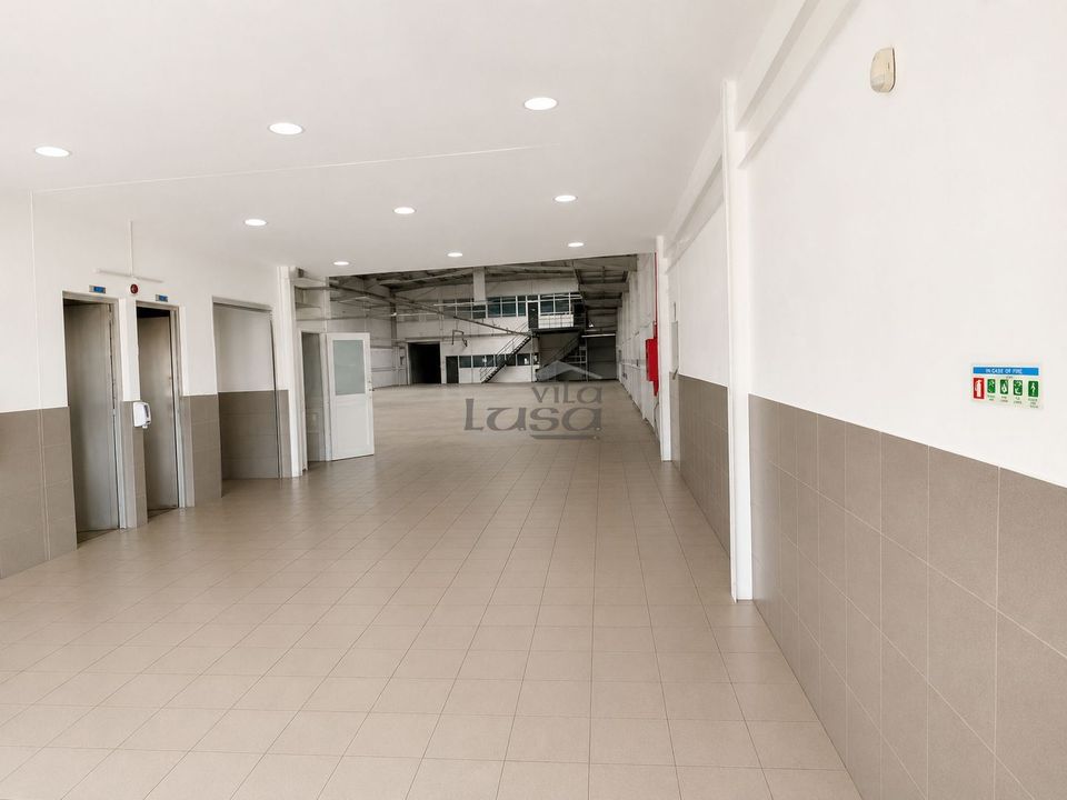 L'establiment comercial a Santa Maria da Feira, Aveiro - foto 2
