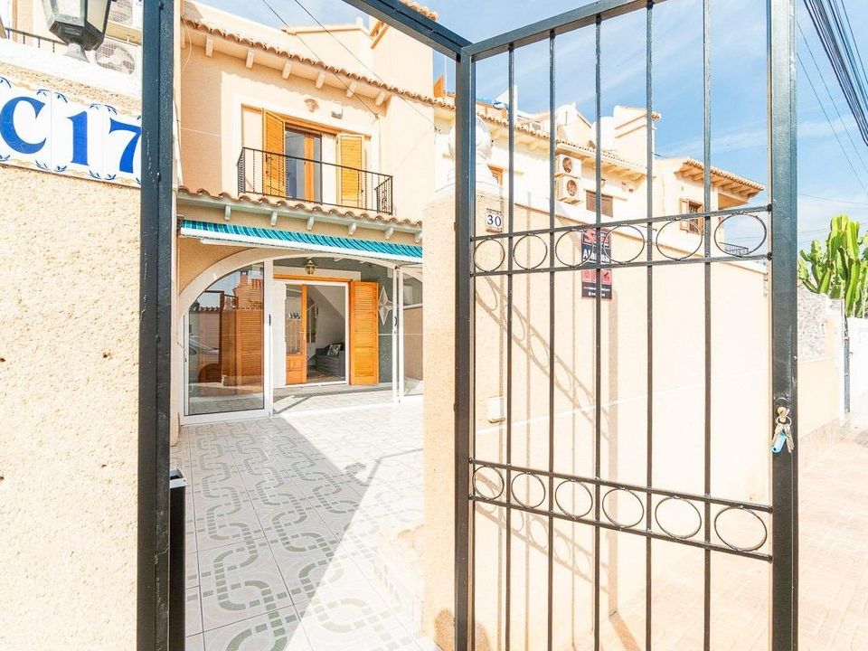 Casa de pueblo en El Chaparral, Alicante - foto 1