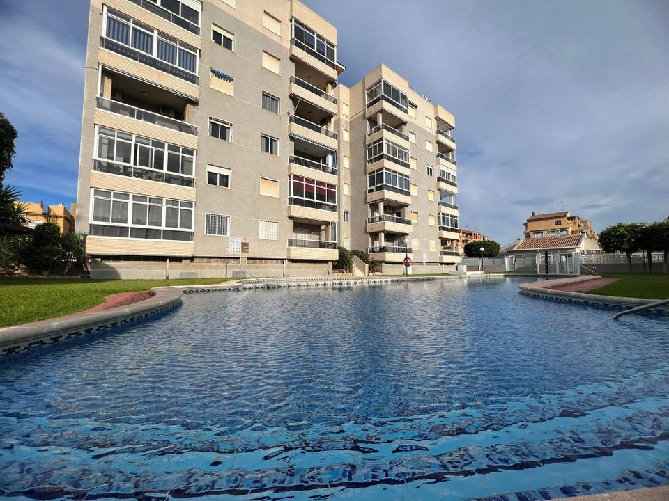 Lejlighed i Torrevieja, Alicante - foto 1