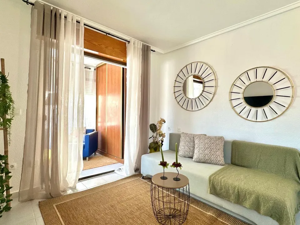 Appartement - Torrevieja, Alicante - photo 1