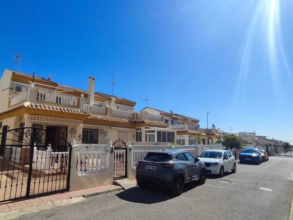 Casa unifamiliar a Playa Flamenca, Alicante - foto 1