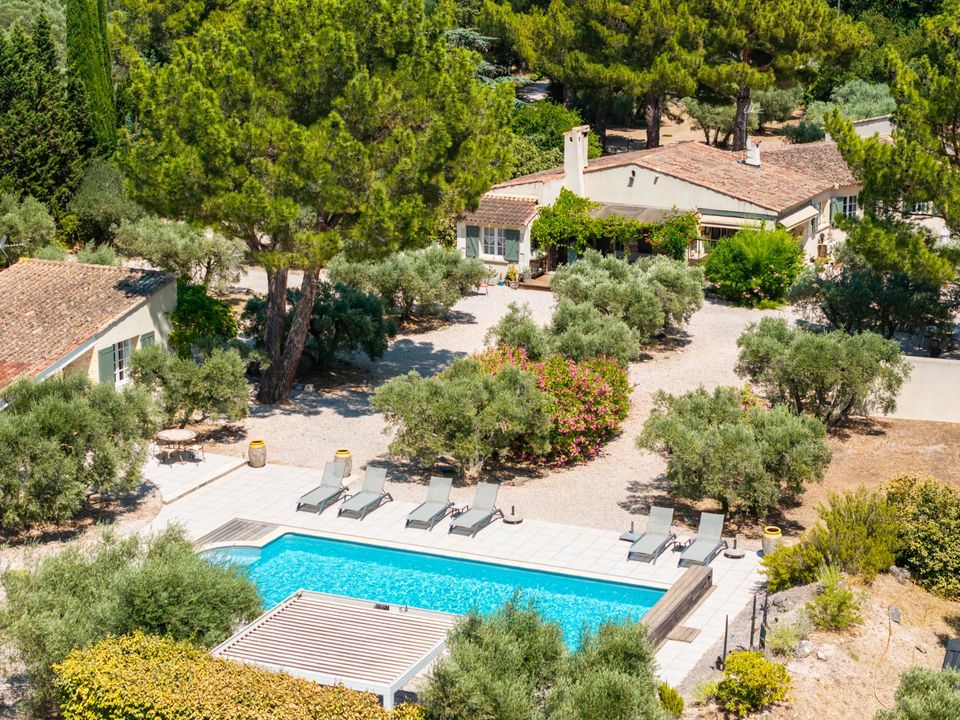 Villa en Mouriès, Bouches-du-Rhone - foto 1