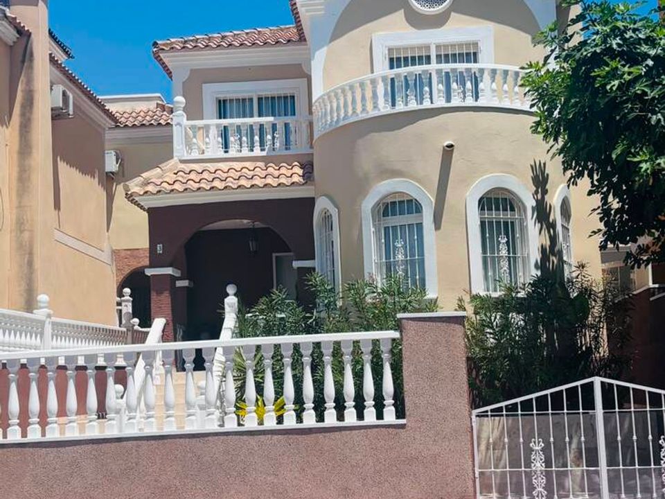 Villa i Villamartin, Alicante - foto 1