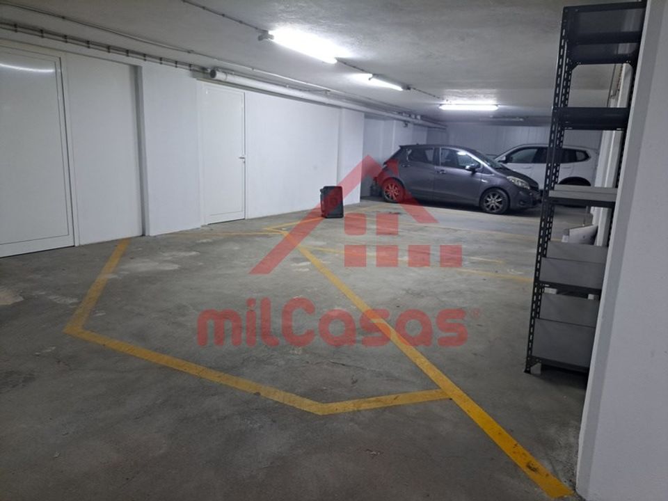 Parkeringsplads i Matacaes, Lisbon - foto 1