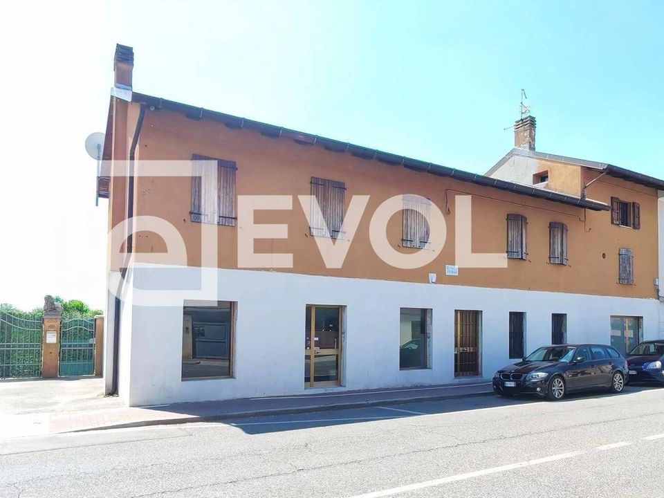 L'establiment comercial a Udine, Udine - foto 1