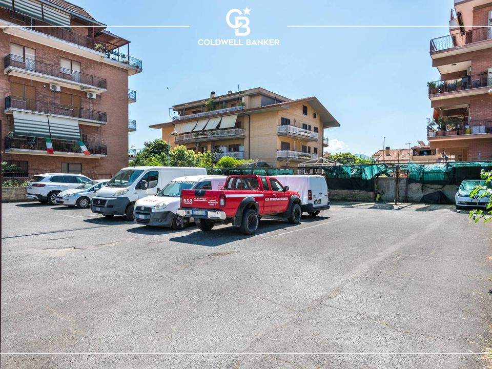 Parkeerruimte in Ciampino, Rome - foto 2