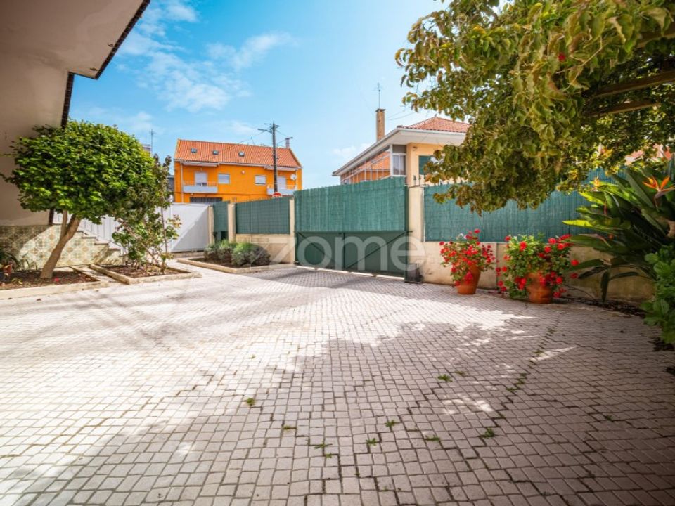 Villa in Camarate, Lisbon - foto 1