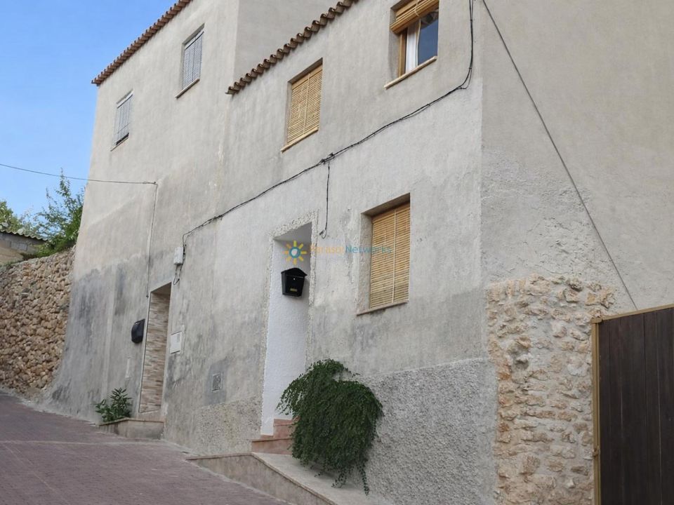 Casa de pueblo en Montesa, Valencia - foto 1